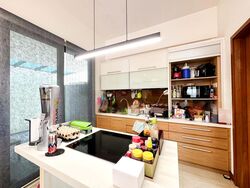 Lornie Road (D11), Terrace #513044261